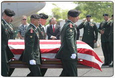 Fort-Schofield-US-Military-Honor-Guard-Carries-Sgt-Hick-s-Casket.jpg