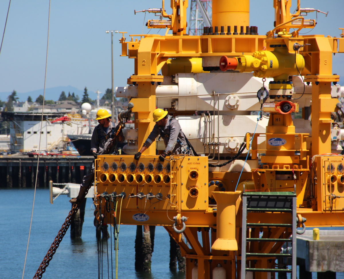 bsee-06-17-2015-testing-of-capping-stack-in-puget-sound.jpg