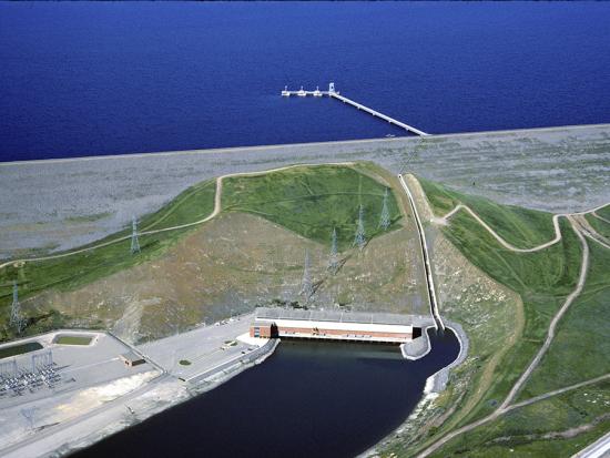 Aerial view of the B.F. Sisk Dam, a 382-foot-high zoned compacted earthfill embankment.