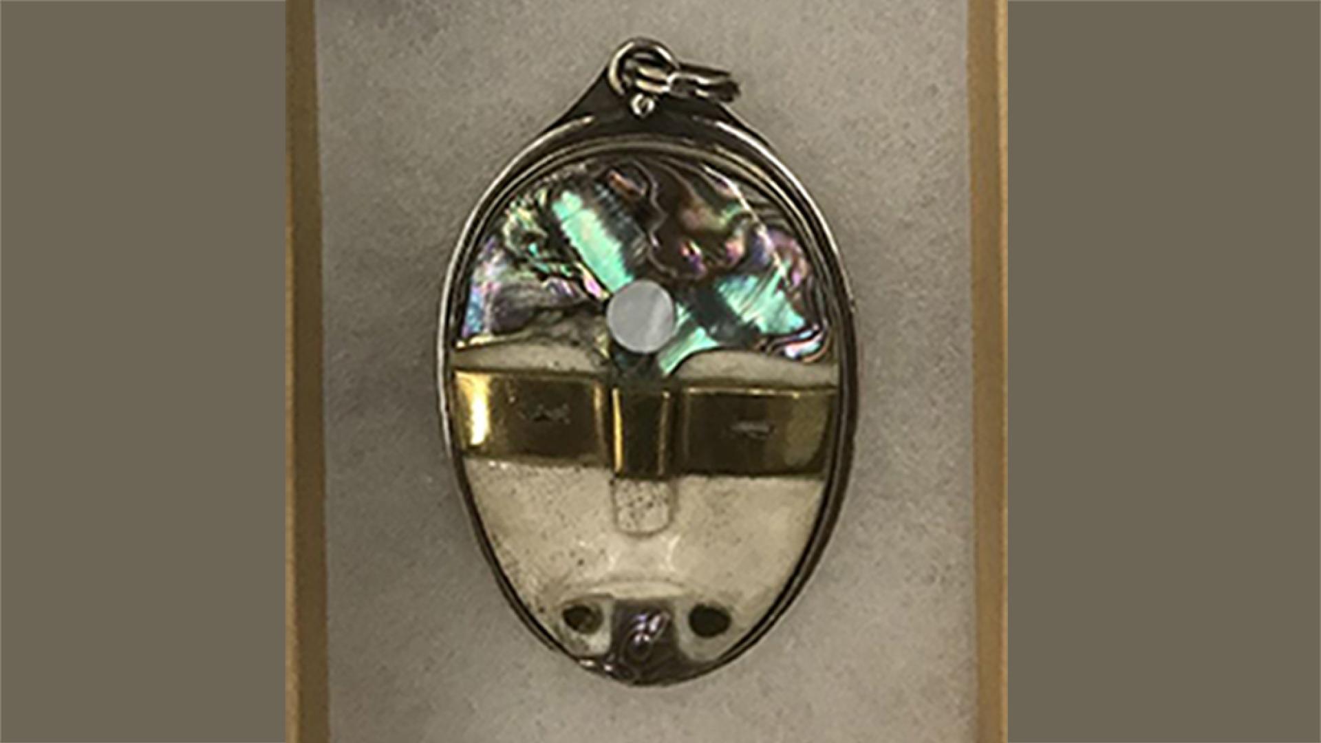 Undercover purchase of pendant - Courtesy of U.S. Fish and Wildlife/ Office of Law Enforcement photo