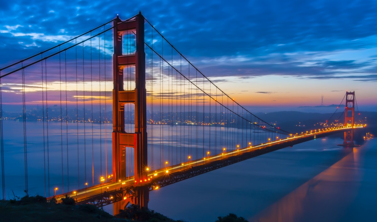 Golden Gate Bridge at dusk.