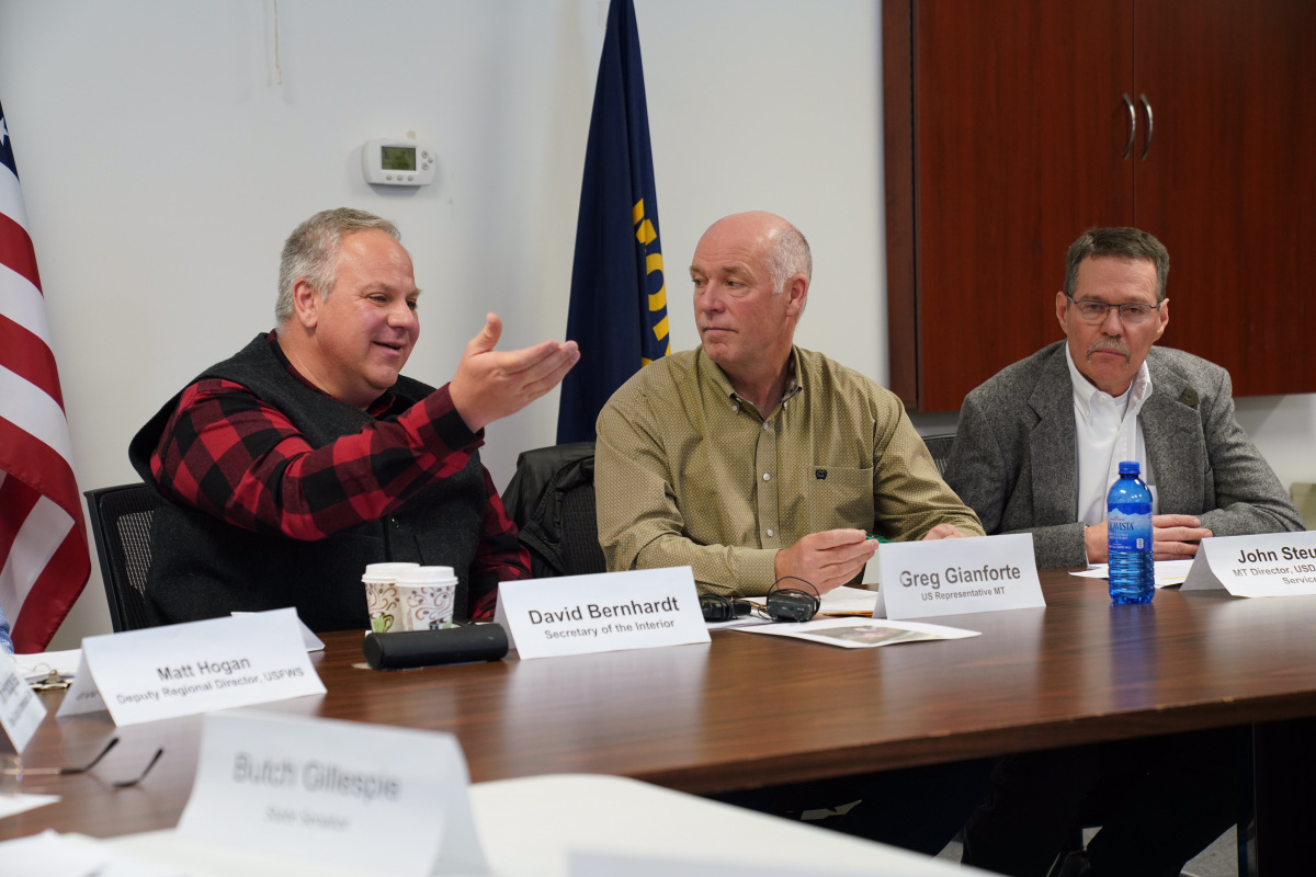 U.S. Secretary Bernhardt and U.S. Representative Greg Gianforte discuss wildlife management at Grizzly Bear Roundtable in Choeteu, Montana (Photo credit: DOI photographer Tami Heilemann)